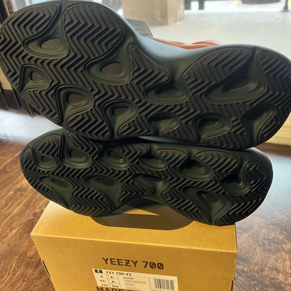 Yzy 700 v3 Copper Fade - Picture 6 of 8